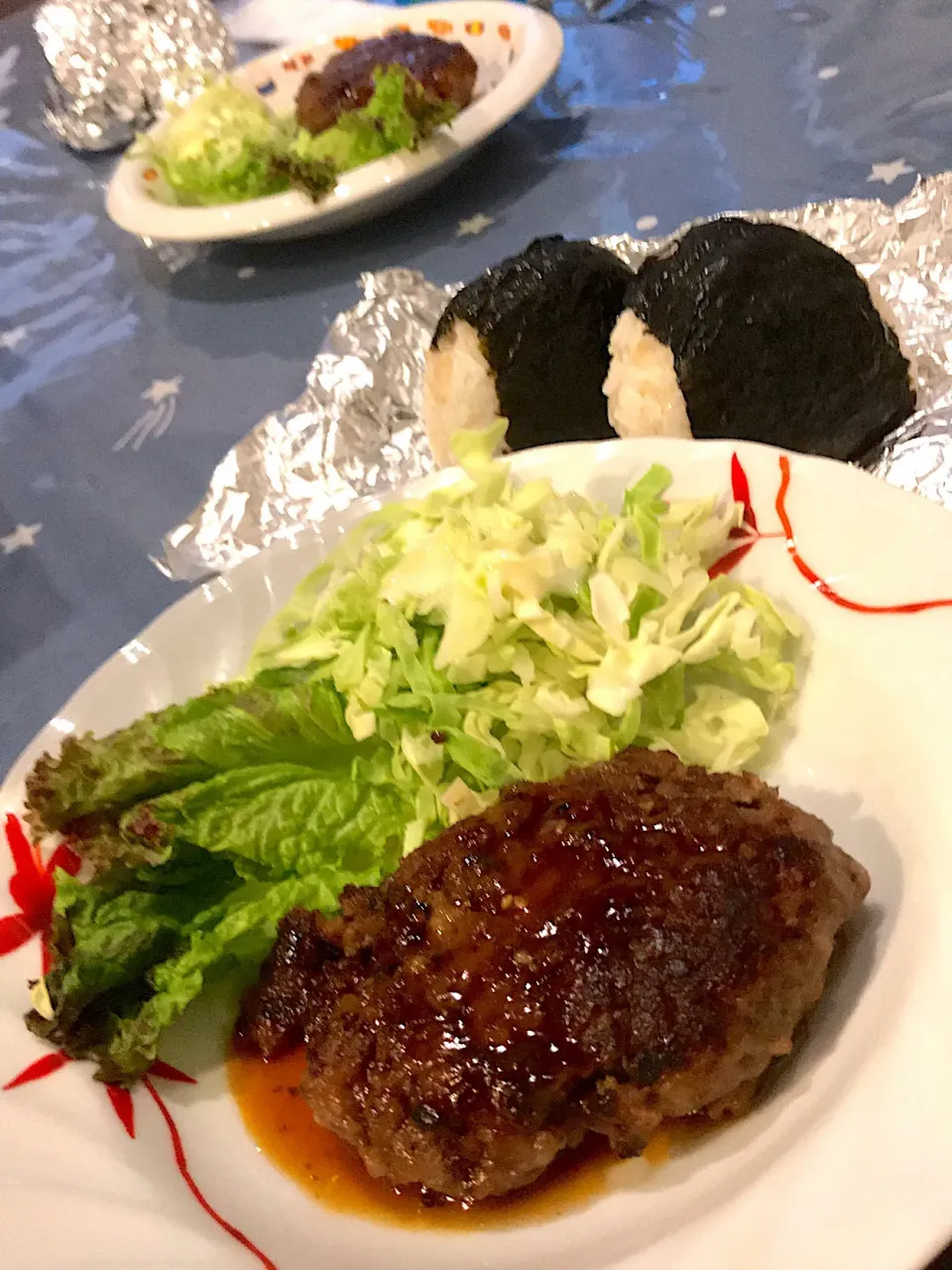 ハンバーグステーキ  グリーンサラダ🥗  鮭おにぎり🍙|ch＊K*∀o(^^*)♪さん