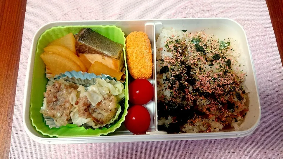 Snapdishの料理写真:ぶり大根🎵旦那さんお弁当🎵😊|かおるcitronさん