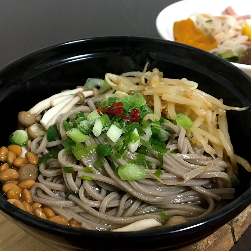 Snapdishの料理写真:晩ごはん⭐️⭐️🔆
ピリ辛納豆蕎麦(⑅∫°ਊ°)∫|ぽんたさん