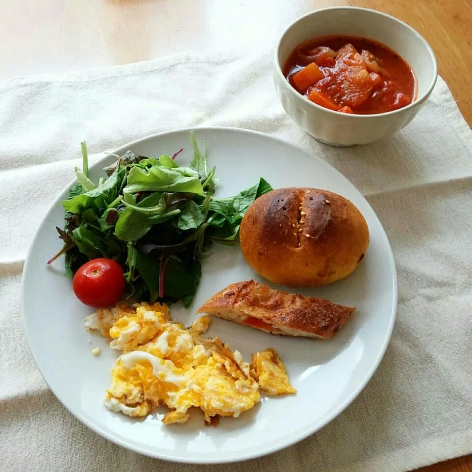 黒豆チーズパンで朝ごはん|えるえるさん