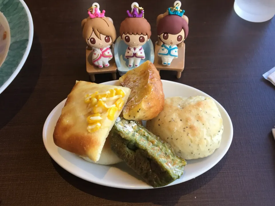 Snapdishの料理写真:焼きたてパン💗💜💙鎌倉パスタ|なぎさん