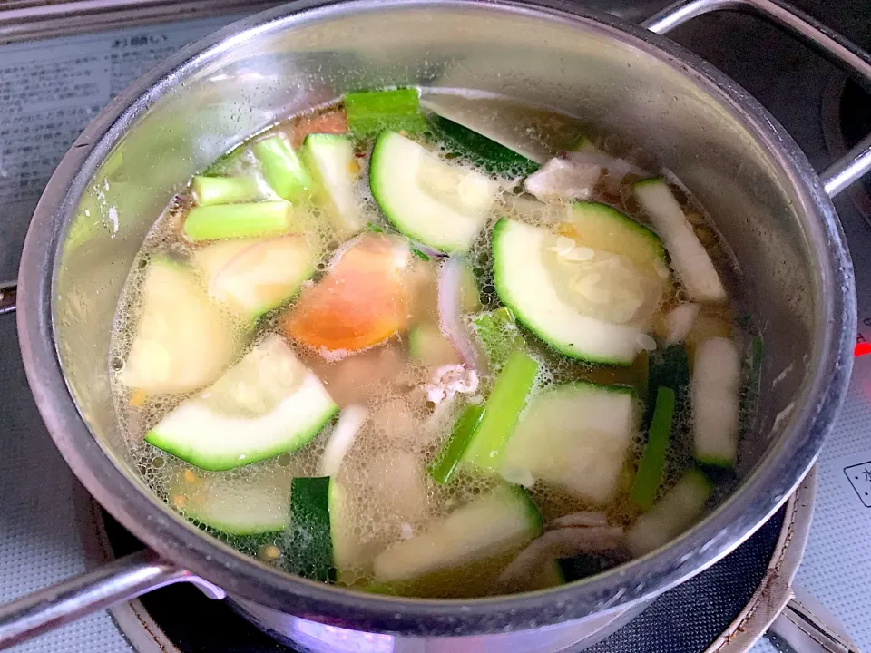 zucchini chicken soup|yeni kartikasariさん