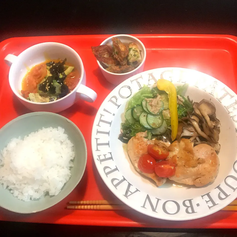 Snapdishの料理写真:#トロトロトマトソースのチキンステーキ #ちくわの磯辺揚げ #アボカドの卵黄キムチあえ|がみさん