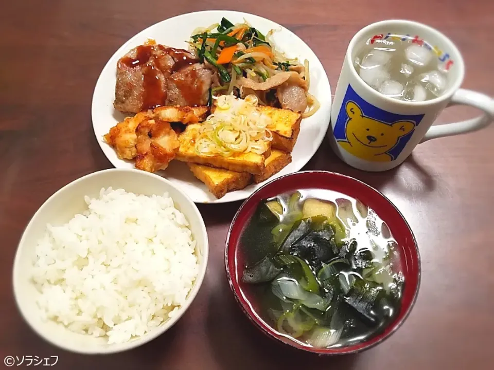 Snapdishの料理写真:今日の晩ご飯だよ(*^^*)
★豚ヒレから揚げ甘辛ソース
★鶏胸肉のマヨ焼き
★豚ニラもやし
★焼き厚揚げ
★長ネギとわかめの中華スープ
★焼酎水割り|ソラシェフさん