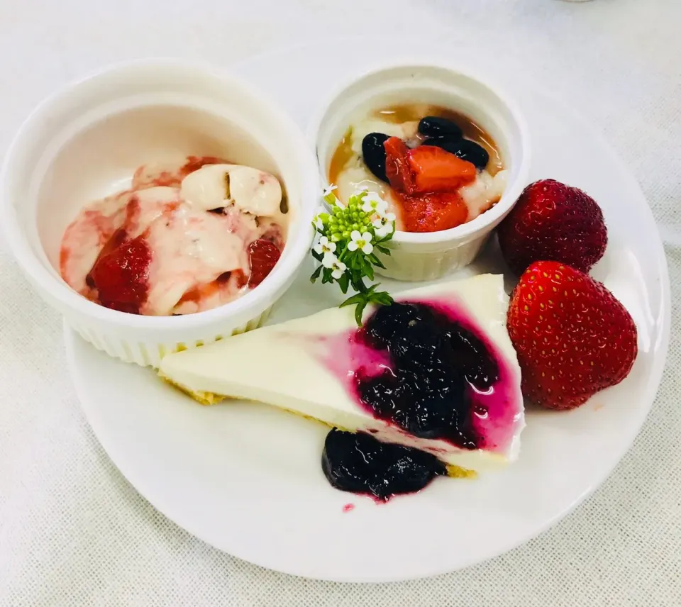 豆腐のレアチーズケーキ・豆腐の苺アイス🍓黒豆入り甘酒シャーベット|Hiroko's Kitchenさん