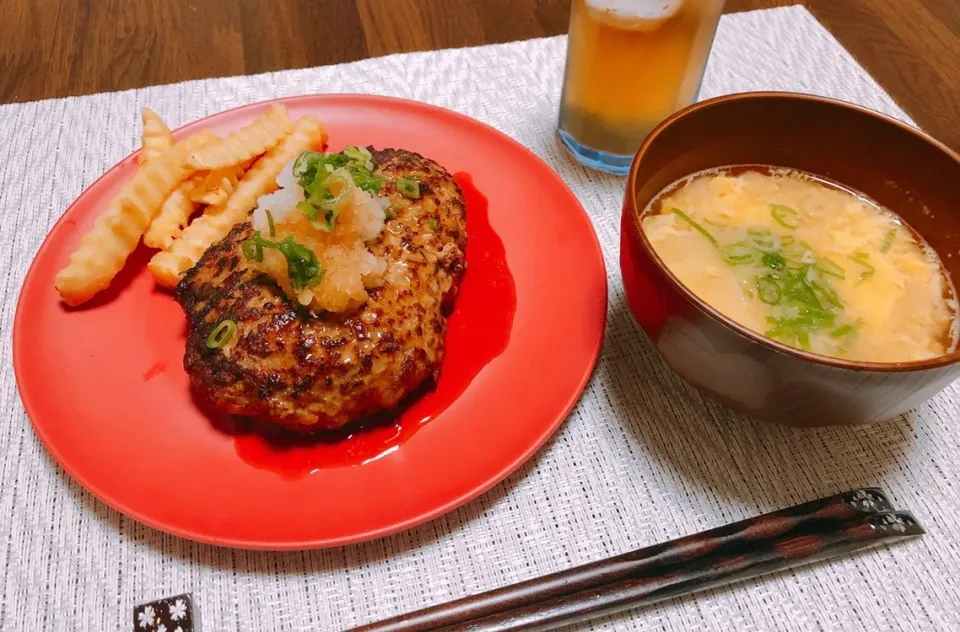 Snapdishの料理写真:和風おろしハンバーグ
卵とキャベツのお味噌汁|彩    花さん