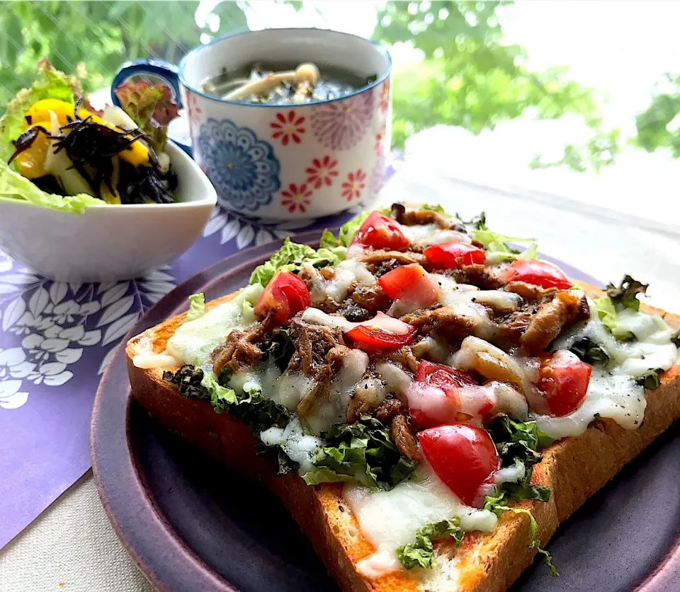 昼ごはん  昨日の鯖担担からの、タコス風トースト|砂雪さん