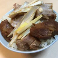 頑固オヤジのまかない角煮丼|純喫茶鷺沼さん