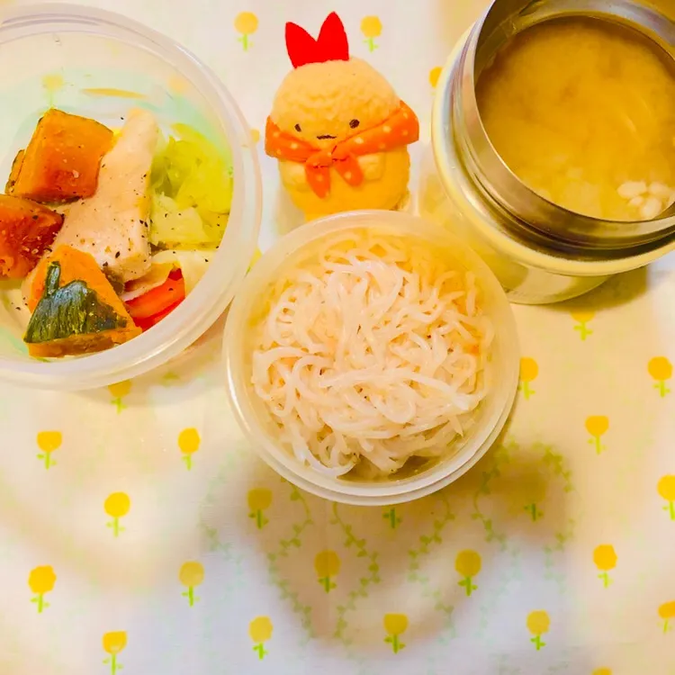 Snapdishの料理写真:2019.06.17 目が腫れちゃった弁当🌼|えまむらさん