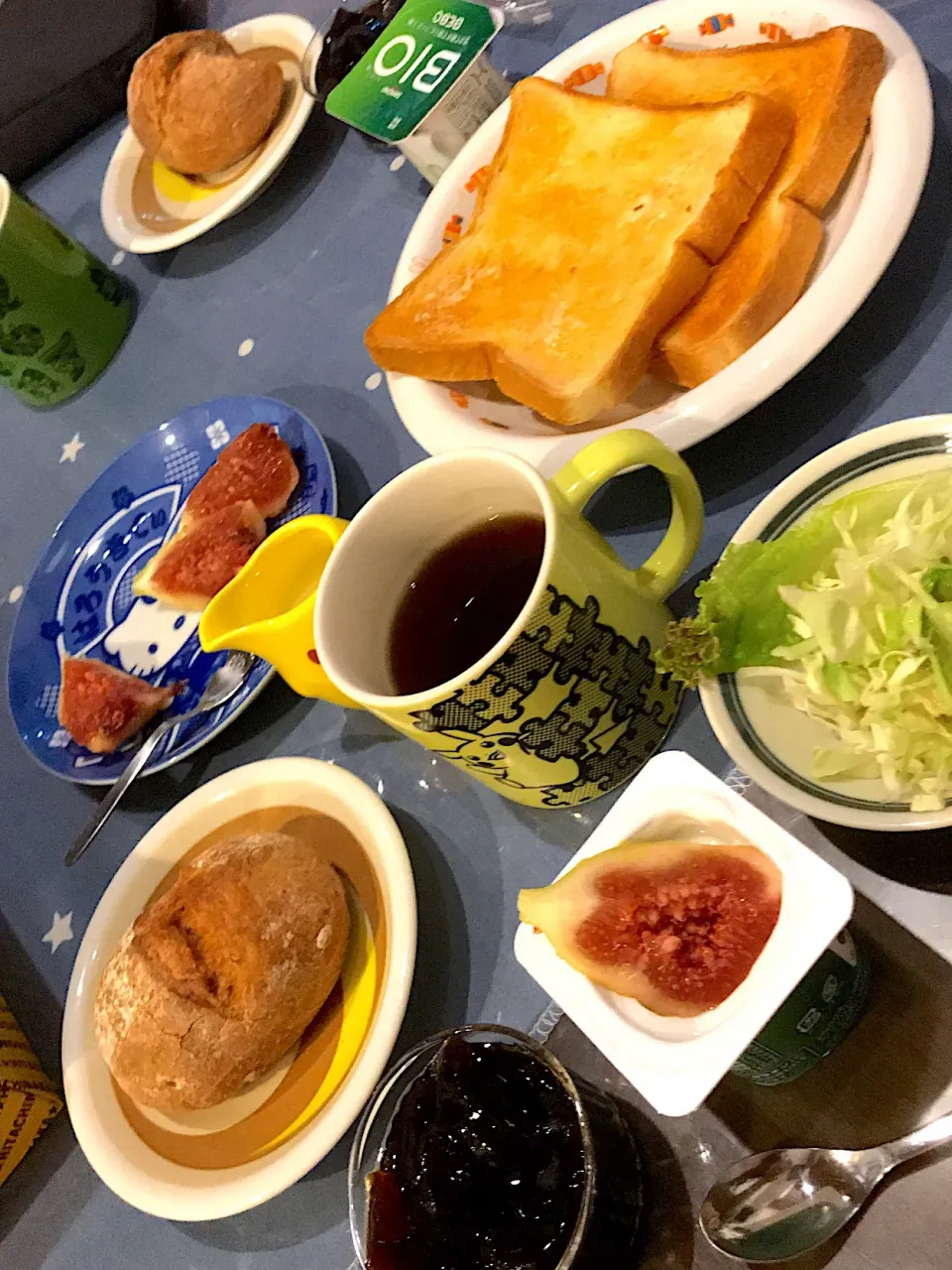 Snapdishの料理写真:ブール🥯バタートースト🍞  グリーンサラダ🥗イチヂク ヨーグルト  コーヒーゼリー  ミルク  コーヒー☕️|ch＊K*∀o(^^*)♪さん