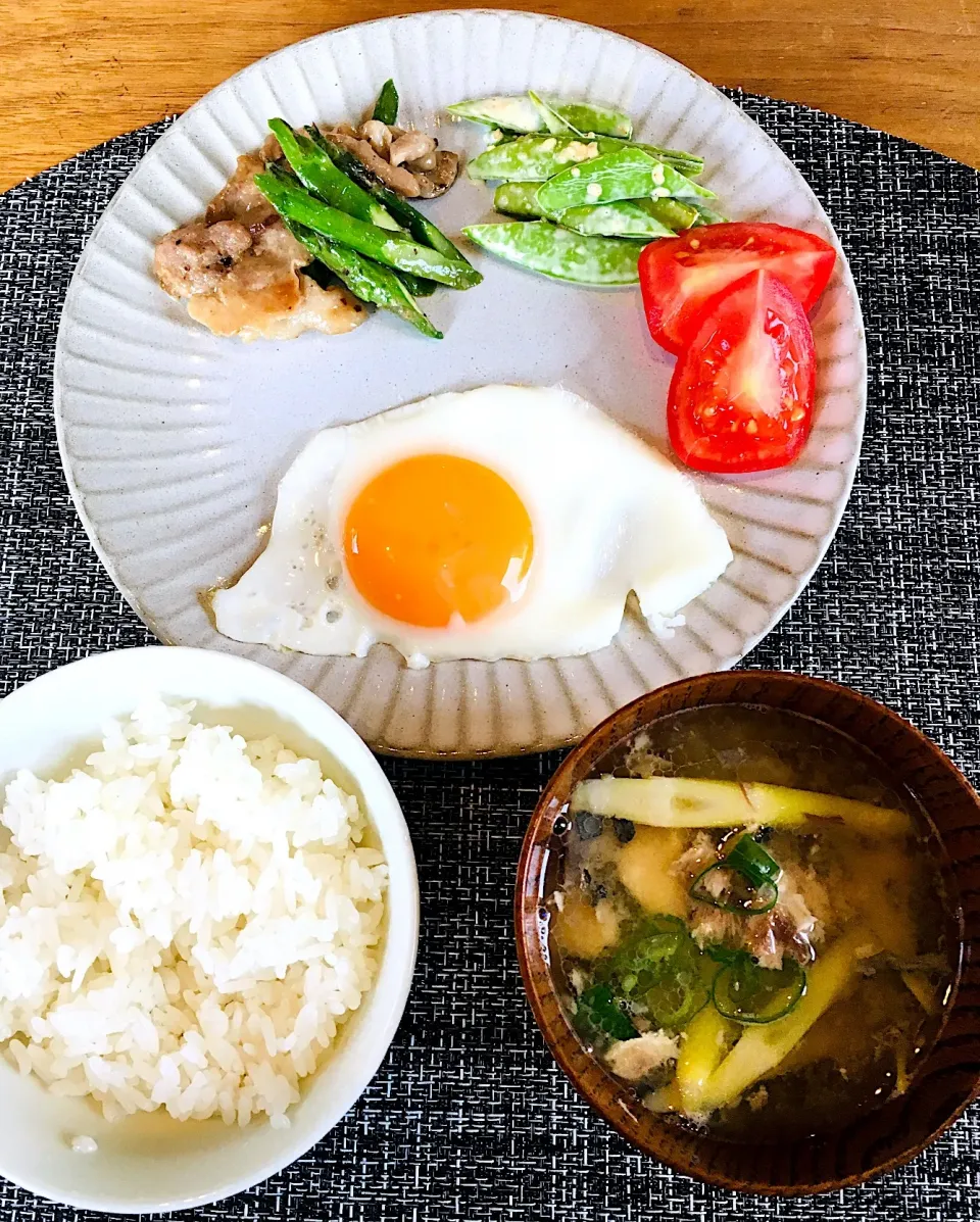 朝食〜！ 根曲がり竹と鯖缶のおみそ汁 あるよーぉ✨|ミッチ☆ママさん