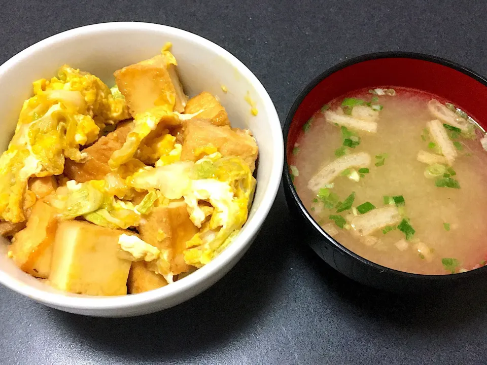 厚揚げキャベツの卵とじ丼|ねこぜさん