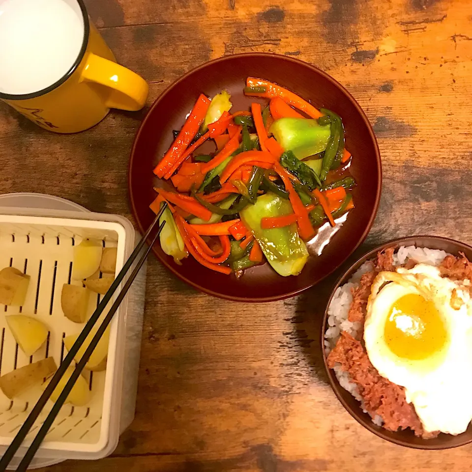 コンビーフ丼
野菜のとり野菜味噌炒め|ズボラさん