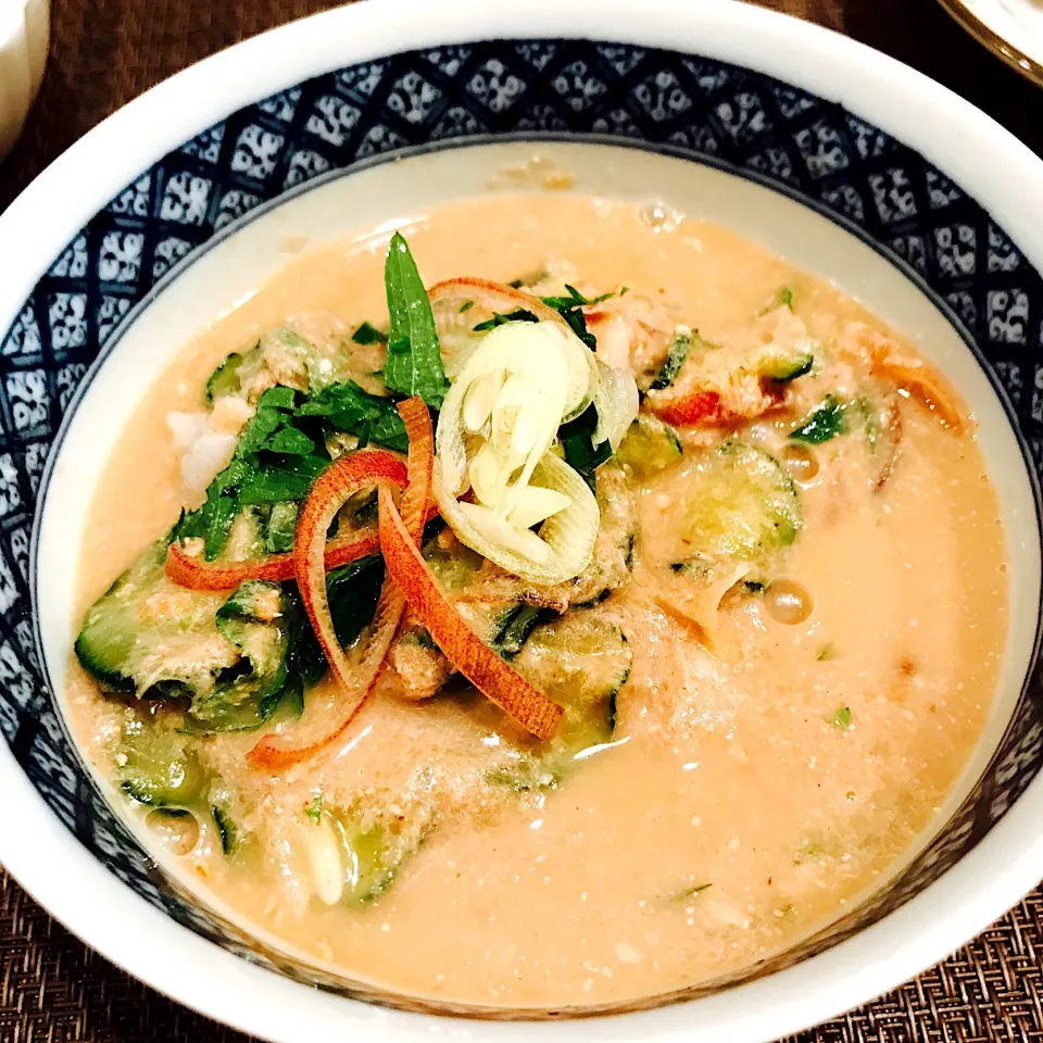 鯖缶で冷汁
鯖缶使って簡単に冷汁
お味噌はトースターでこんがり焼いて
薬味は青じそと茗荷✨共に香り良い
#冷汁
#鯖缶|いちごさん