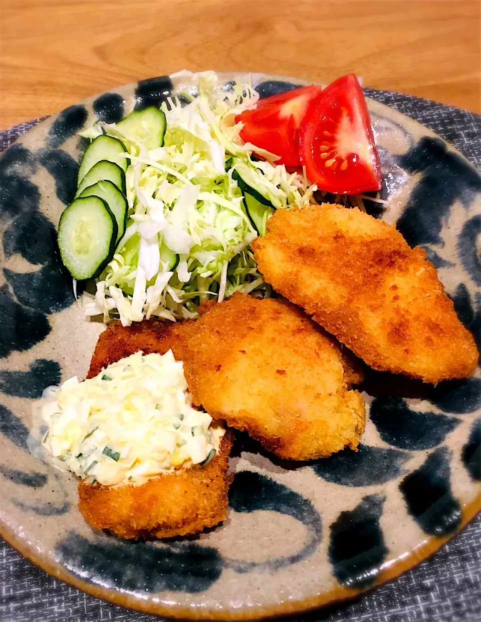 くっきいママさんの料理 鮭のパン粉焼き タルタルソース 
おまけのチキンカツ✨|ミッチ☆ママさん