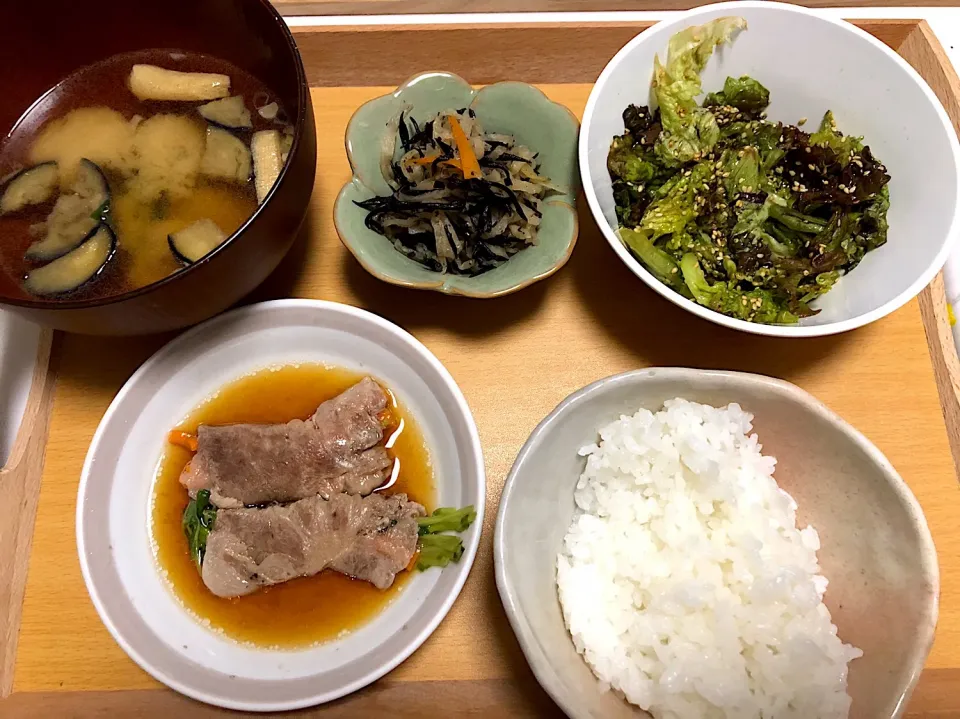 Snapdishの料理写真:豚肉巻き
ナスの味噌汁
サラダ
ひじきと切り干し大根|ももんぐさん