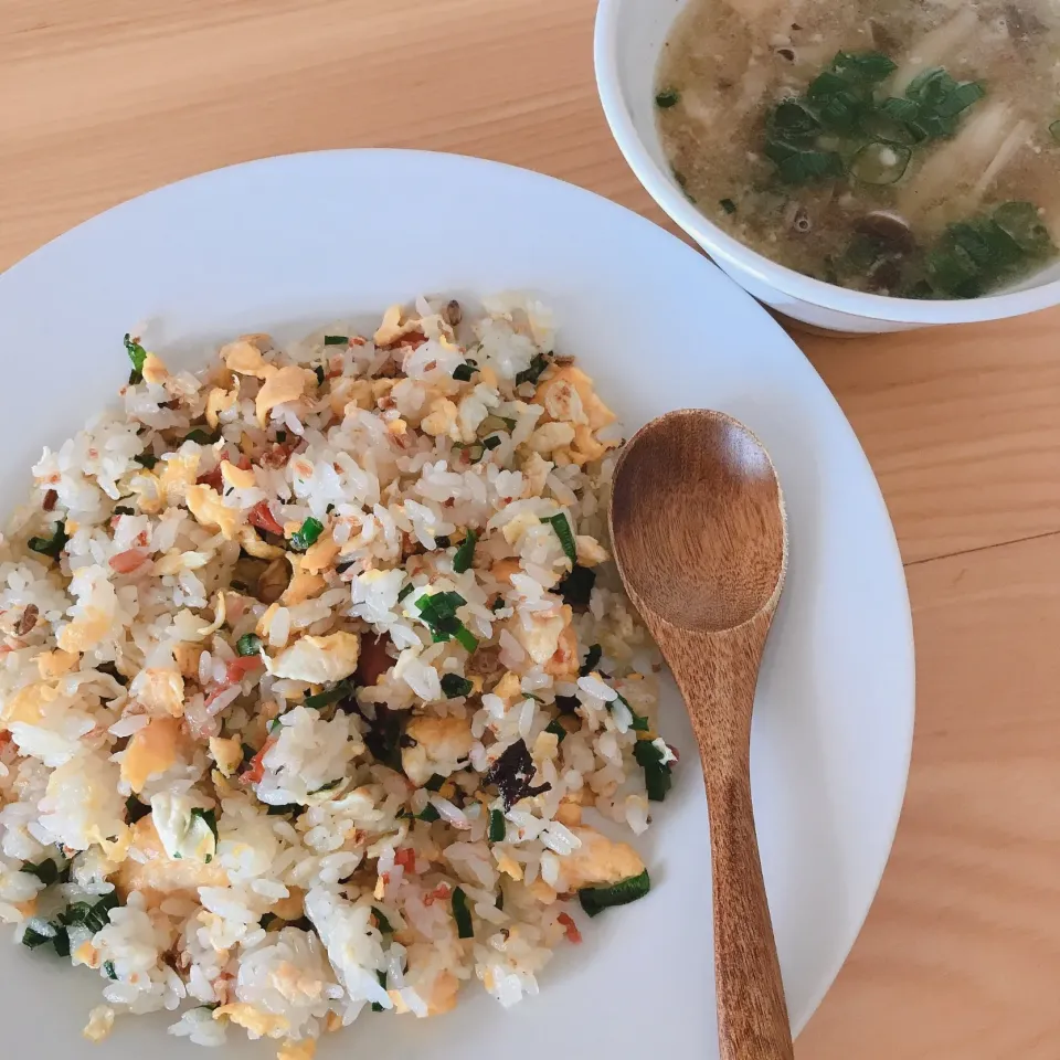 梅とフライドオニオン炒飯(*ﾟ▽ﾟ*)お昼ご飯|サチャンさん