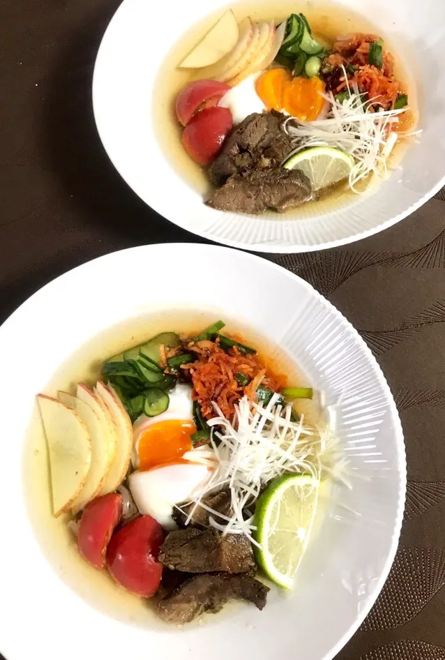 Snapdishの料理写真:冷麺
牛スネ肉を茹で、その茹で汁でスープを作った冷麺です。|Hitomi  Kawanoさん