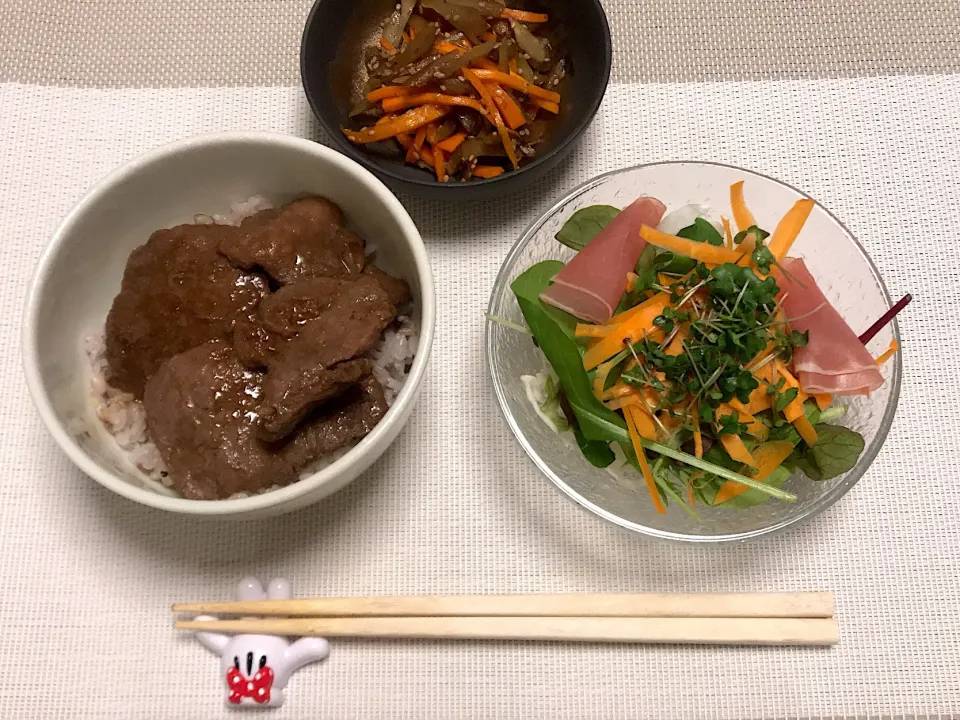 #焼肉ごはん  #十六穀米  
 #きんぴらごぼう #自家製お野菜のサラダ|さやや❤︎さん