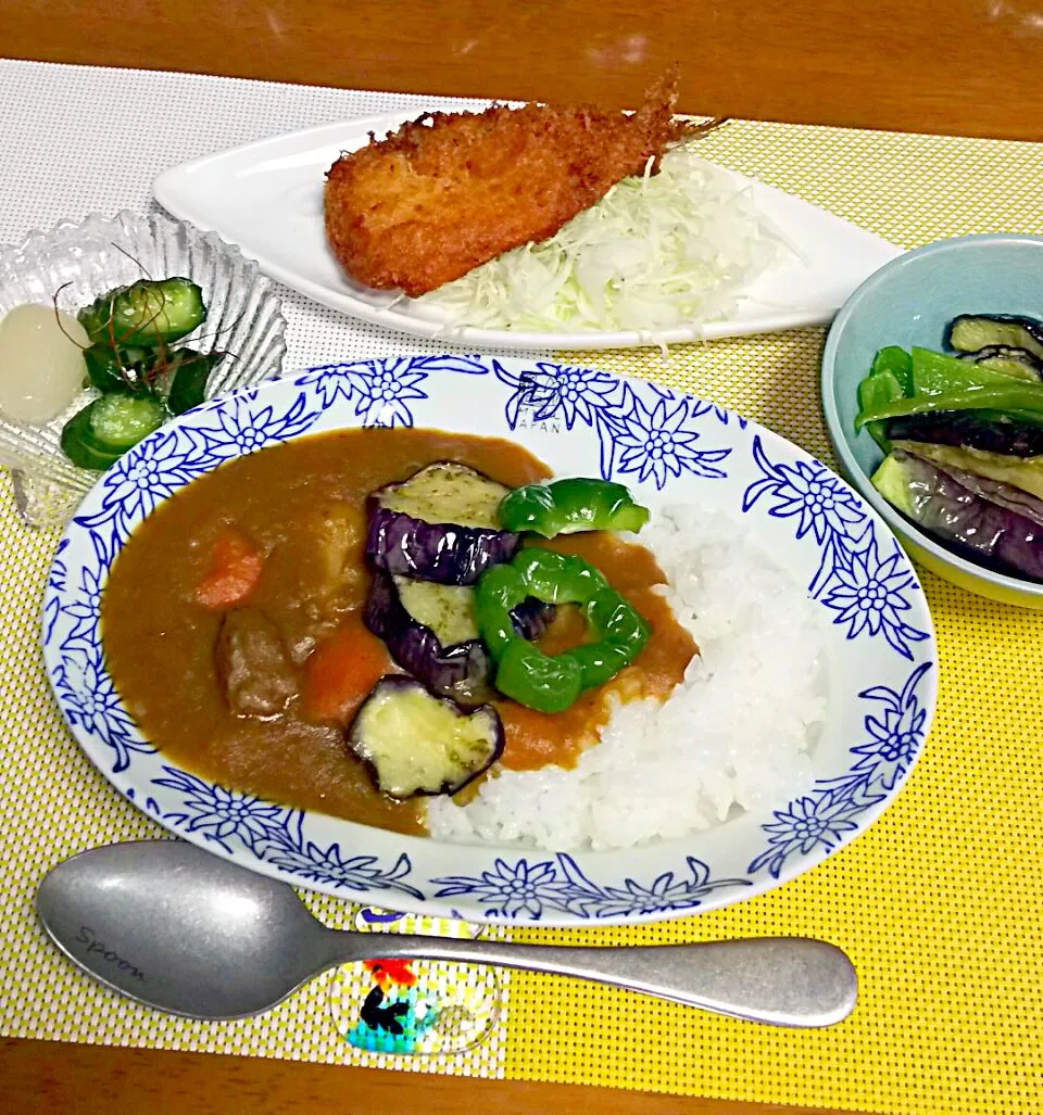 Snapdishの料理写真:#夏野菜添えミニカレー🍛 #ナスの揚げ浸し🍆 #イワシフライ🐟|とししいたけさん