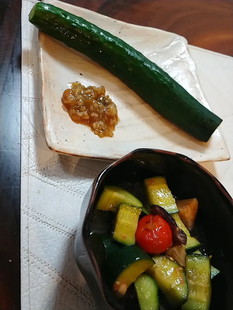 Snapdishの料理写真:夏野菜マリネと実家のきゅうり|しんぎーさん