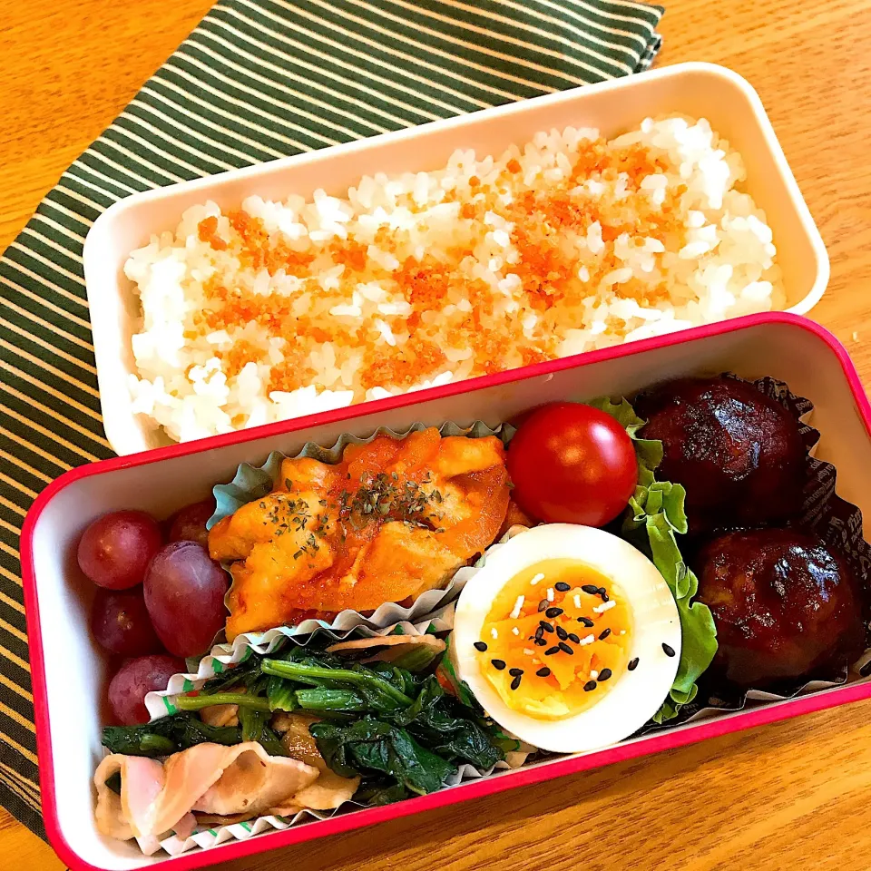 Snapdishの料理写真:JK 肉だんご弁当
#肉だんご
#チキンのトマト煮
#ほうれん草のソテー
#ゆでたまご|MIKIさん