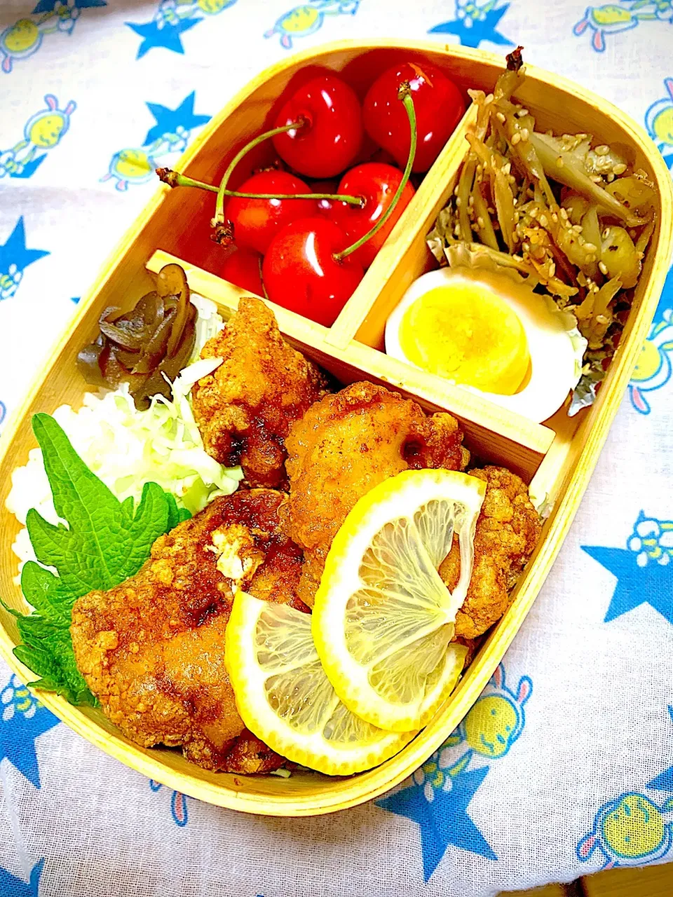 Snapdishの料理写真:唐揚げ弁当🍱
#曲げわっぱ
#鳥の唐揚げ
#ごぼうきんぴら
#山形のさくらんぼ🍒
#ゆで卵|misakoさん