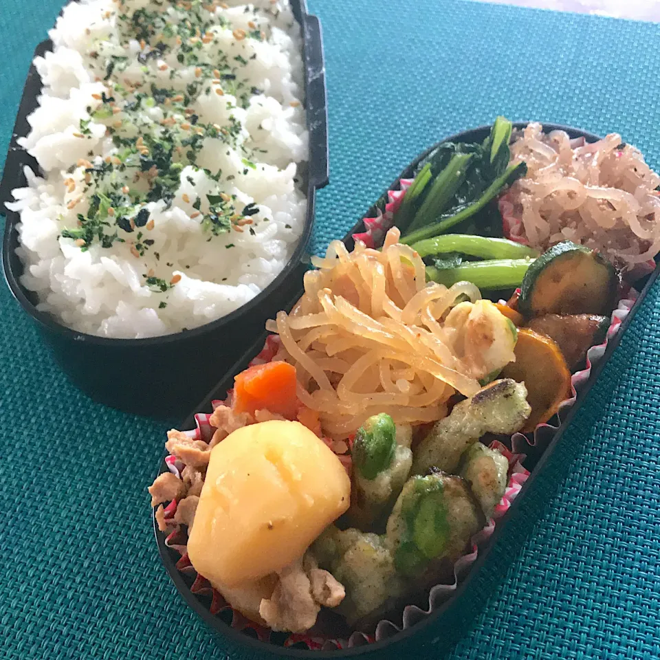 今日のお弁当🍱
肉じゃが
ズッキーニの味噌炒め

大きな地震の影響を
うけていらっしゃる方々の
被害が最小限にとどまりますように

今日も気をつけて
いってらっしゃい👋|mokoさん