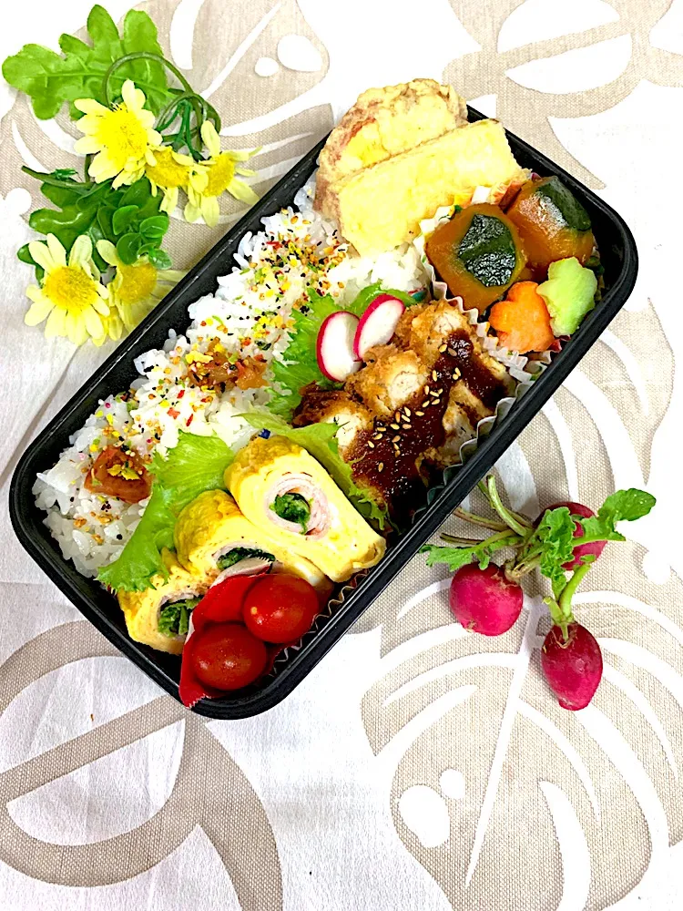 #お弁当 
 #男子部活お弁当。
今日のお弁当
味噌カツ、ハムほうれん草玉子、かぼちゃの煮物、さつま芋の天ぷら。|yukaさん