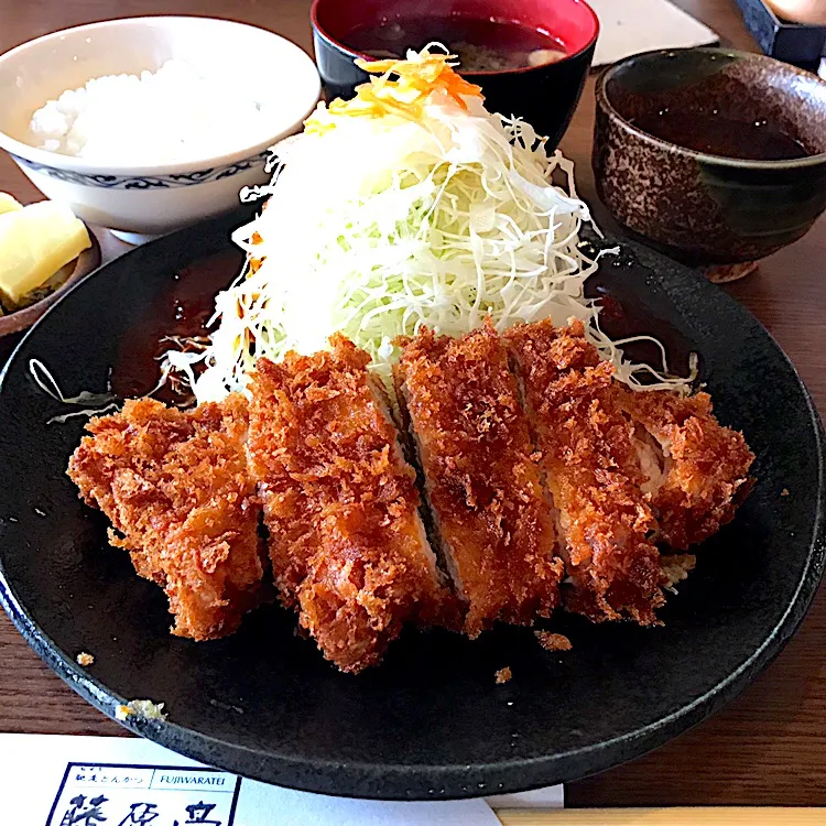 Snapdishの料理写真:ロース味噌カツ定食
藤原亭|なお🅿️さん