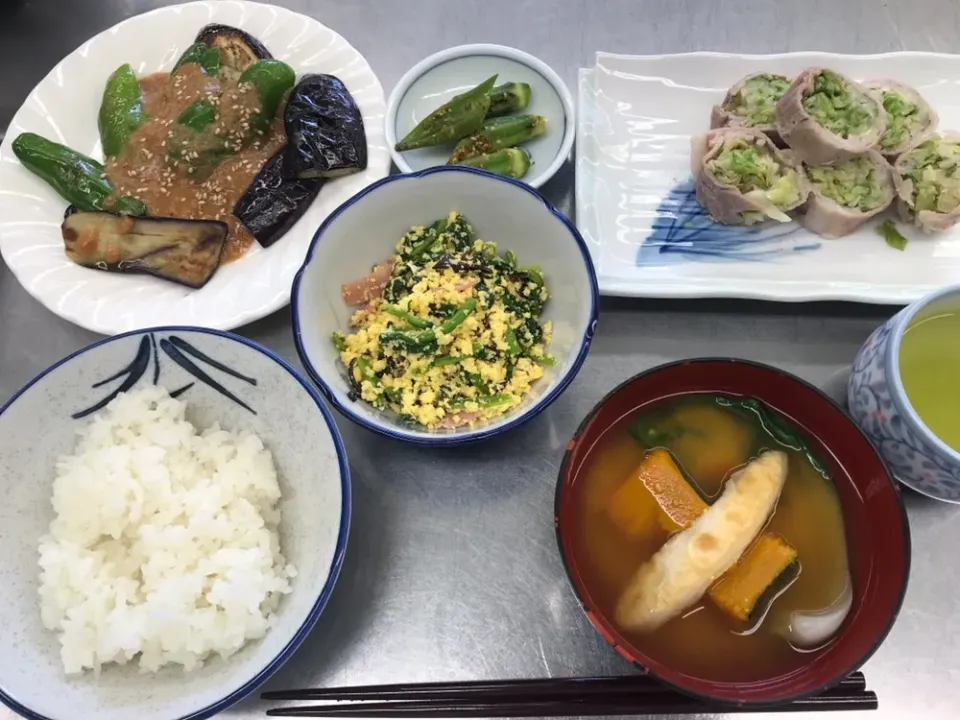 二カ月に一度の料理教室
#キャベツの豚肉巻き
#茄子とピーマンのしぎ焼き
#ほうれん草のミモザ和え
#笹かまとかぼちゃの味噌汁
#オクラのマスタード漬け|侑子さん