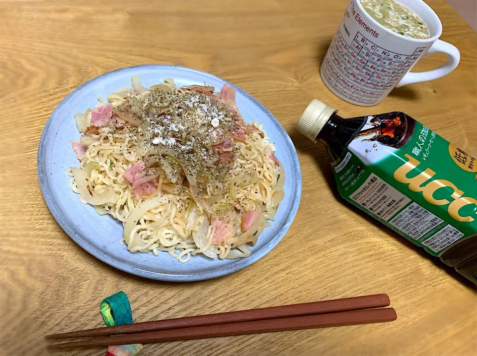 Snapdishの料理写真:コーヒーと一緒に塩ラーメンパスタ風に☆|あやさん