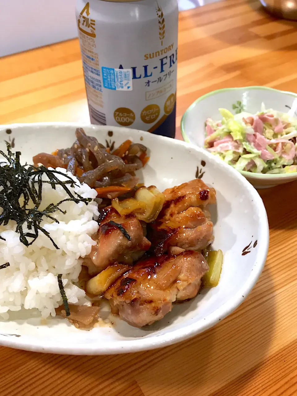 焼き鳥、こんにゃくのピリ辛煮、レタスとハムのサラダ|Asaさん