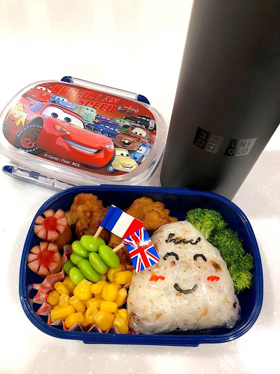 Snapdishの料理写真:チビの唐揚げ弁当🍱  #３歳児  #遠足 #唐揚げ弁当|みぃこさん