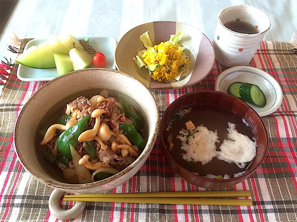 肉野菜炒め丼でお昼ご飯|サミカさん