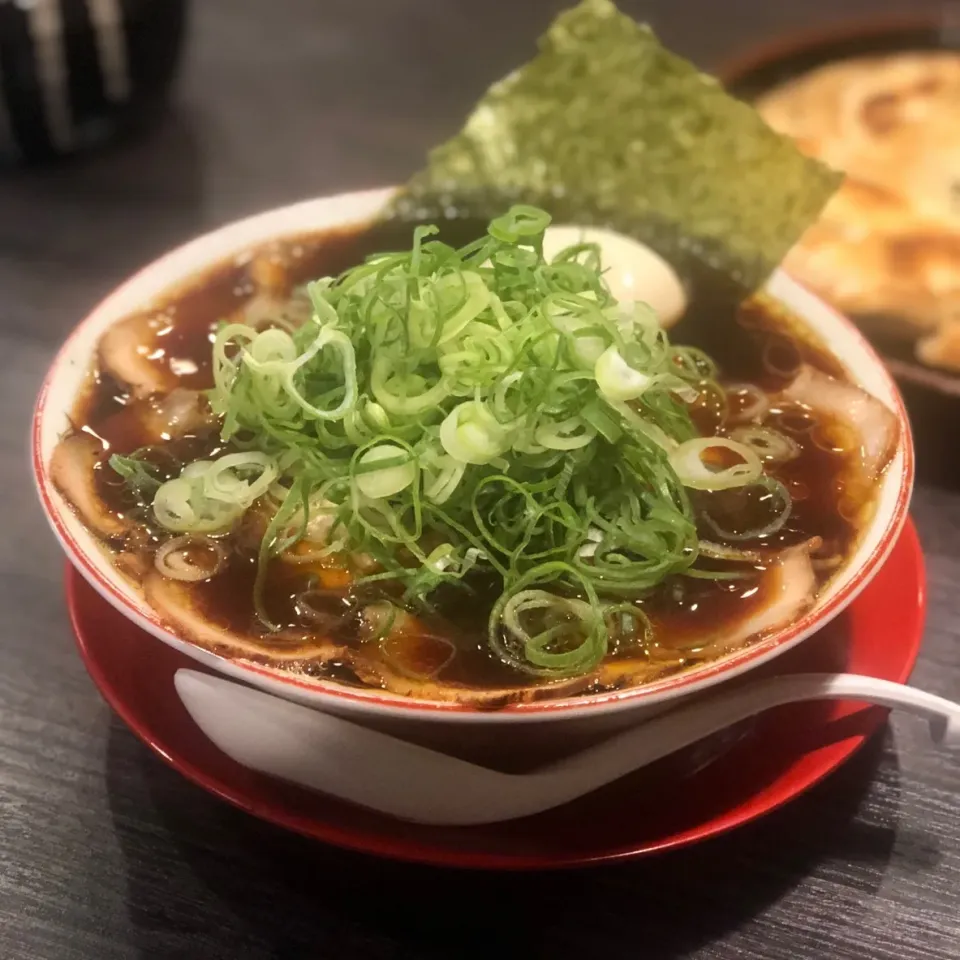 Snapdishの料理写真:中華そば マルキ商店で松本ブラックラーメン|ddr3rdmixさん