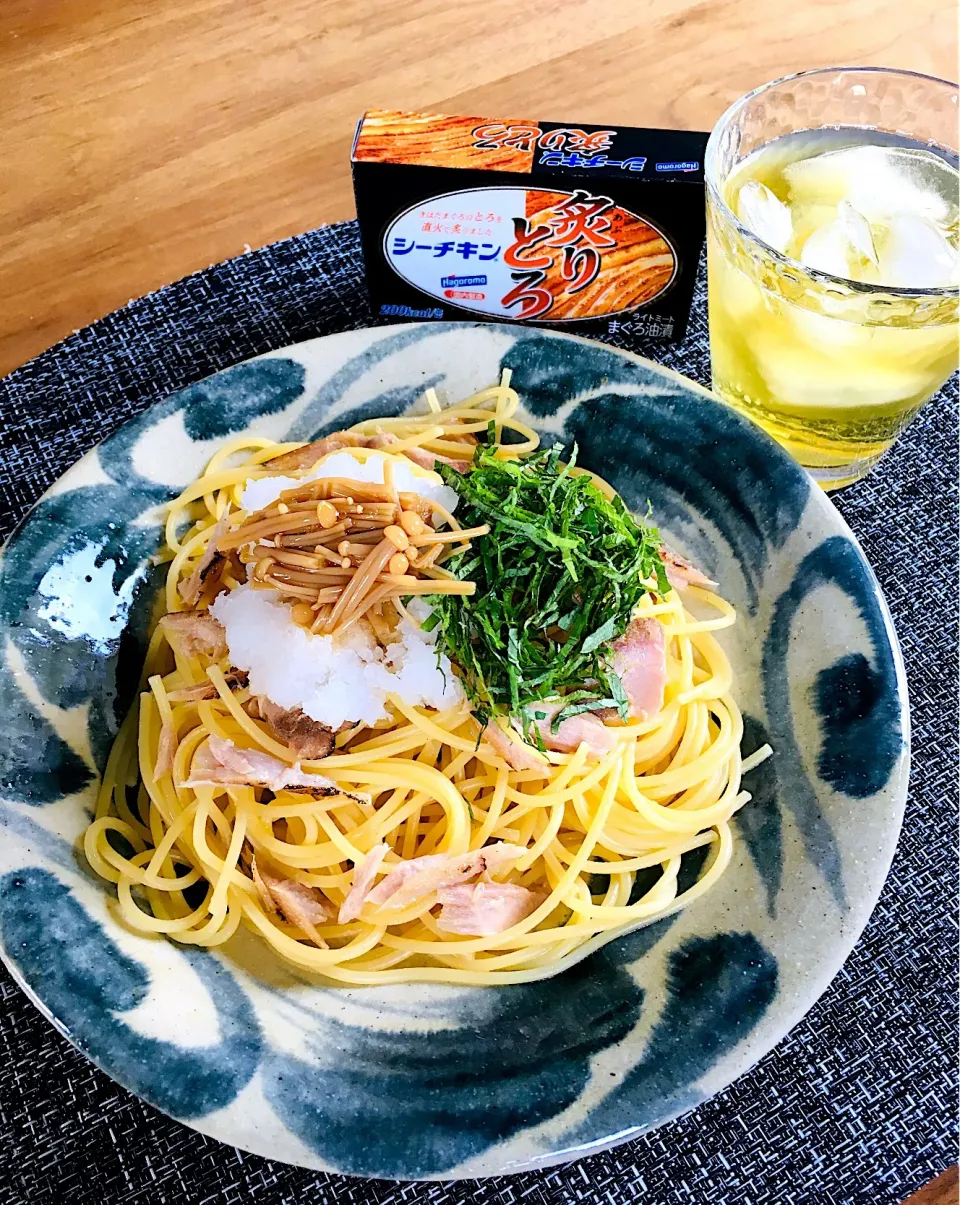 今日のお家で一人ランチは、
大根おろしとツナの和風パスタ 
〜なめたけ、大葉を添えて✨|ミッチ☆ママさん