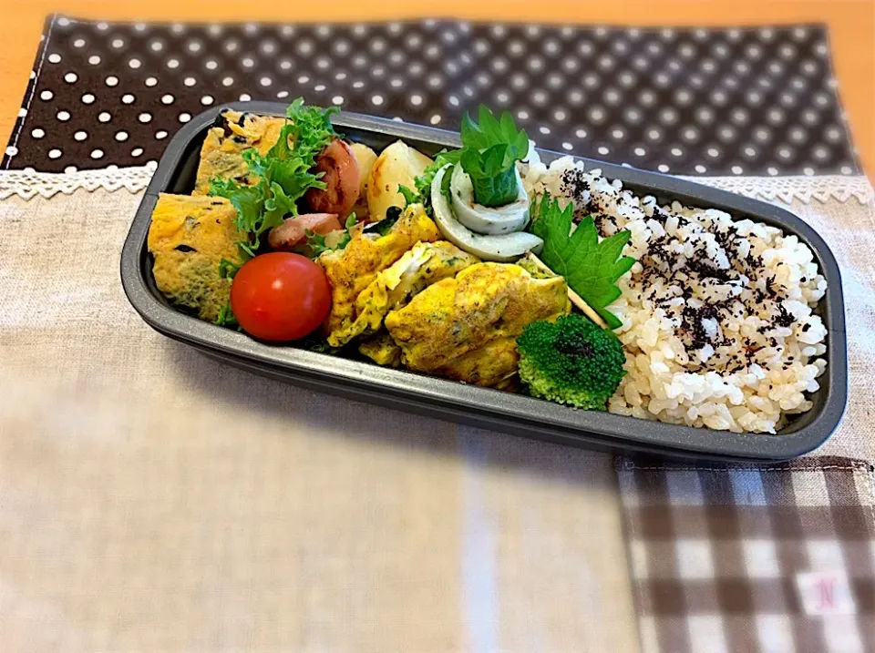 焼売ピカタ🐖🥚✨
ハムエッグ🥚
人参しりしり🥕
ウインナー🌸
笹かま大葉巻き🌀
🥦🍚|あやこさん