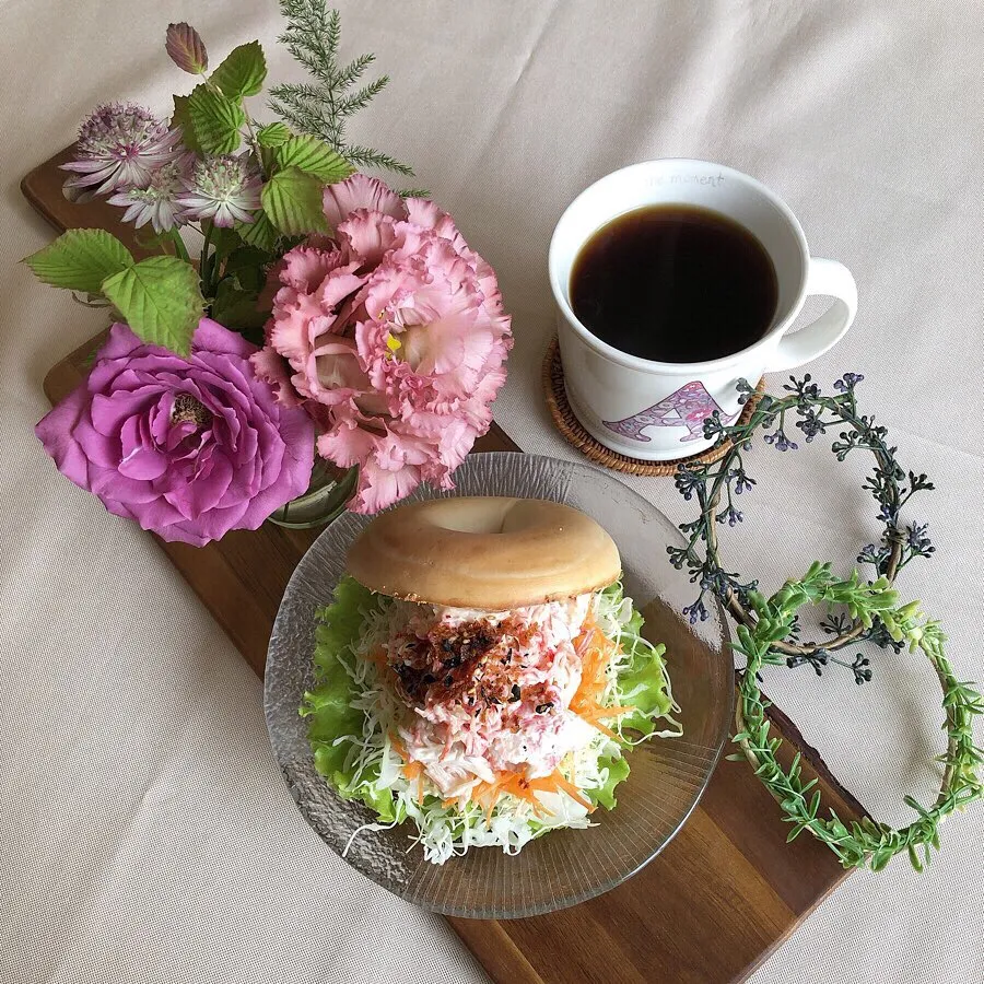 6/20❤︎カニかまからしマヨネーズ和えベーグルサンド🥪
#晩ごはん #おうちごはん #おうちカフェ #ぼんじり #からしマヨネーズ #かにかま #ベーグル #ベーグルサンド #自家製サンド|Makinsさん