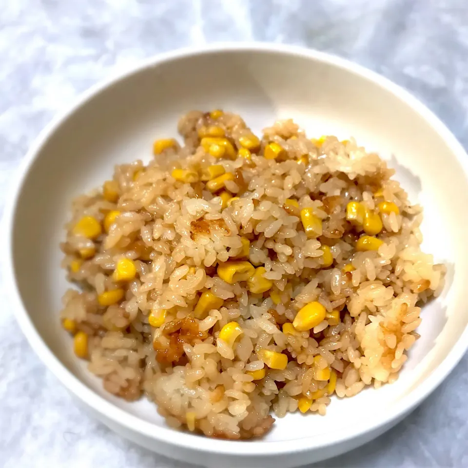 今夜は、炊き込みコーンごはんです🌽
めんつゆ、塩昆布とバターで美味しく頂きました😋🎵|ギムレットさん