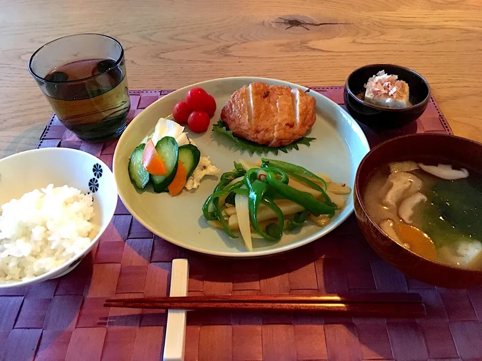 ひとり晩ごはん 新じゃがとピーマンのきんぴら 大島みそのお味噌汁|ayk6017さん