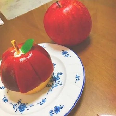 Snapdishの料理写真:まるごとリンゴケーキ|はるさん