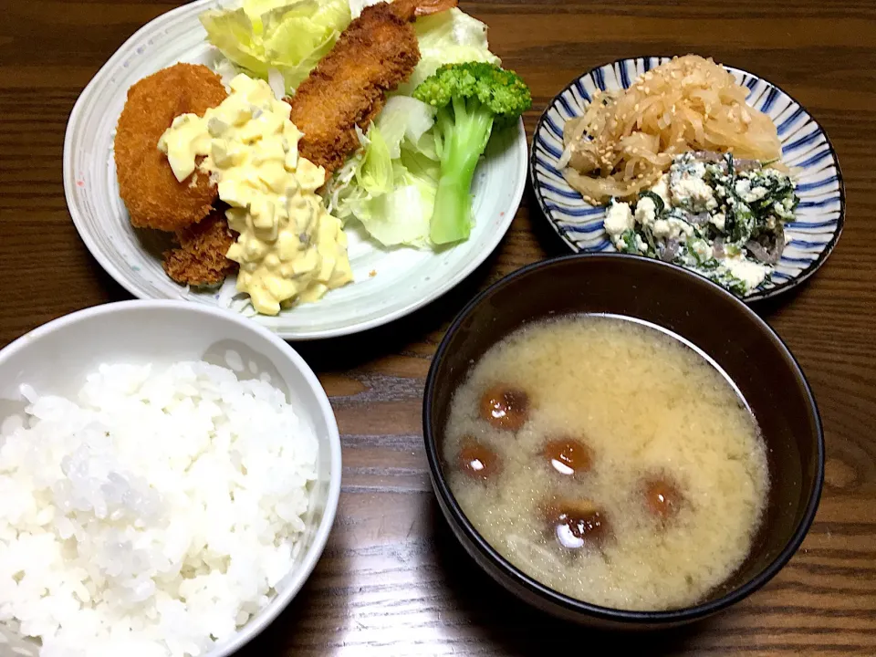 Snapdishの料理写真:#エビフライ
#白和え
#大根の炒め物
#味噌汁|Terumi  Yokosawaさん