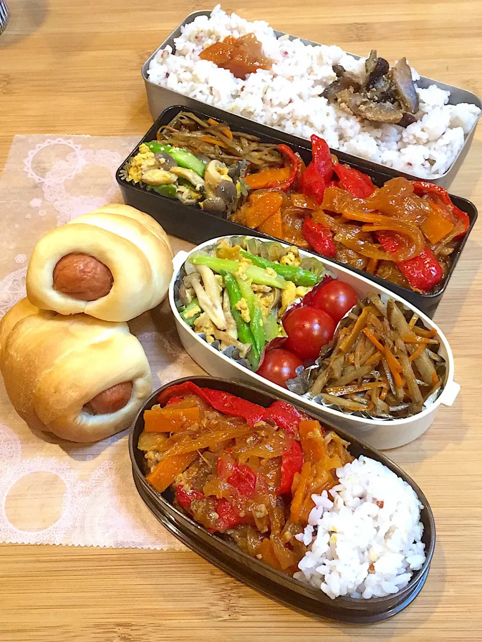 Snapdishの料理写真:6/21の息子くん&娘ちゃん弁当🍱
息子くん車内用あさごぱん🥖
#弁当  #あさごぱん  #手作りパン  #パン|ままみさん