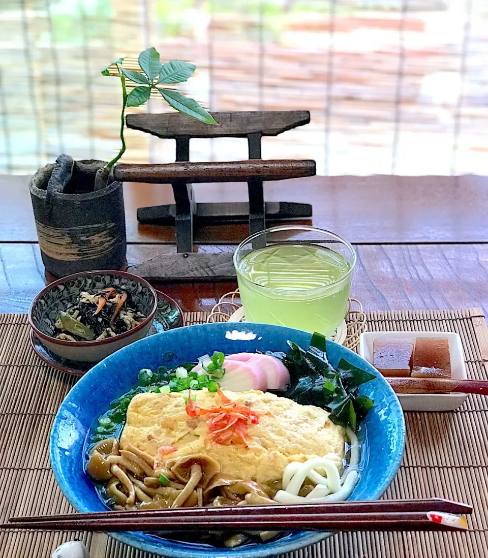 Snapdishの料理写真:かぴかぴさんの料理 本日の賄い  6/15 〜玉子焼きまるまる乗せナメコトッピング❤〜|シュトママさん