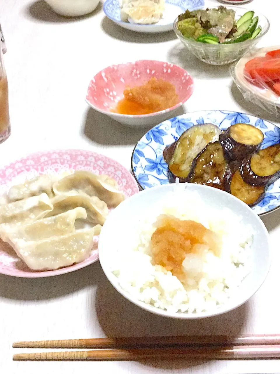 大根おろしご飯、餃子、ニラのお味噌汁、ナスの照り焼き、冷やしトマト。ミニグリーンサラダ|Ayaさん