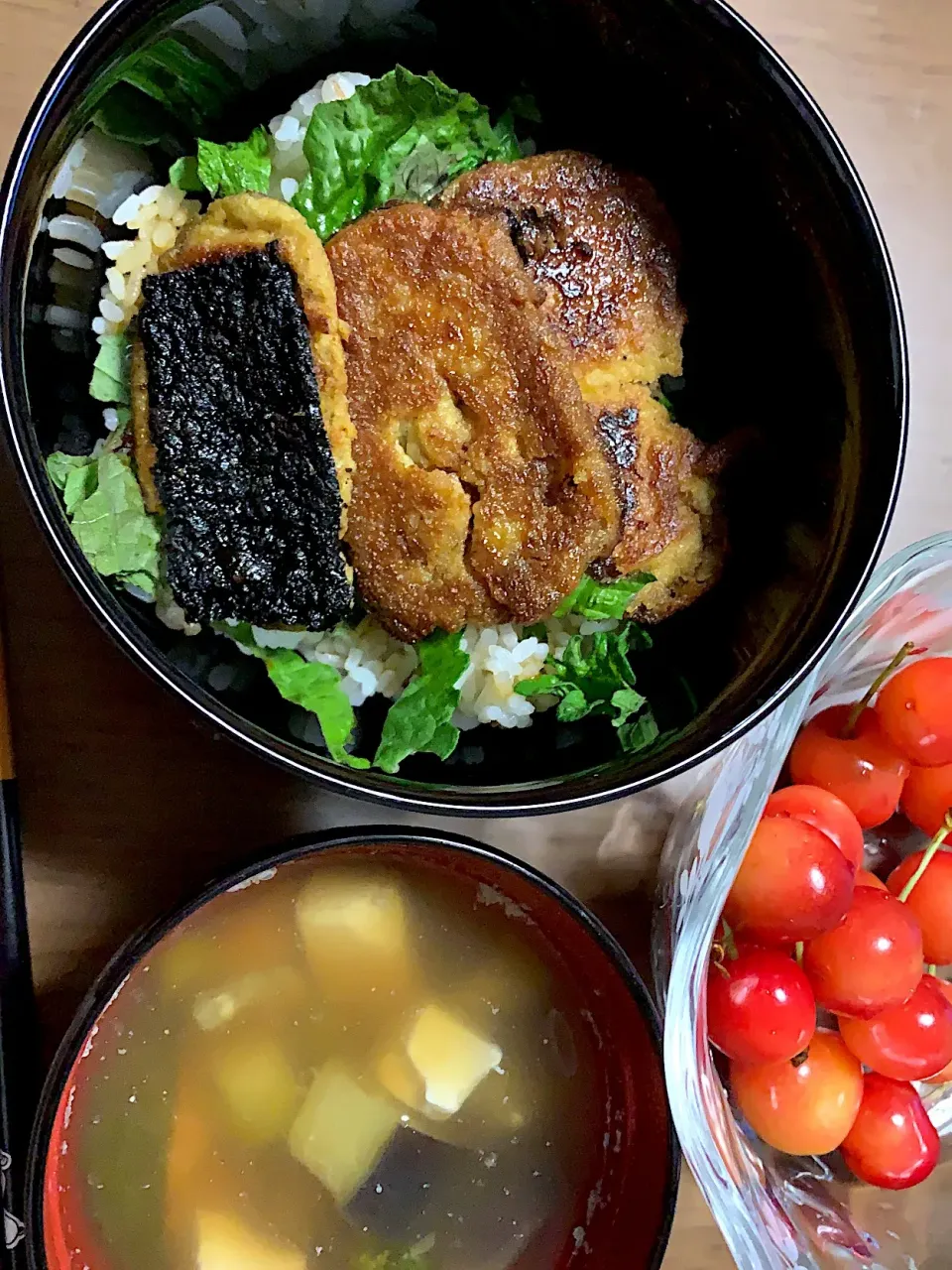 豆腐.牛蒡.大和芋.胡麻入り♪
ベジ蒲焼き丼でふたり晩ごはん~(^^)♡|Mieco 12943さん