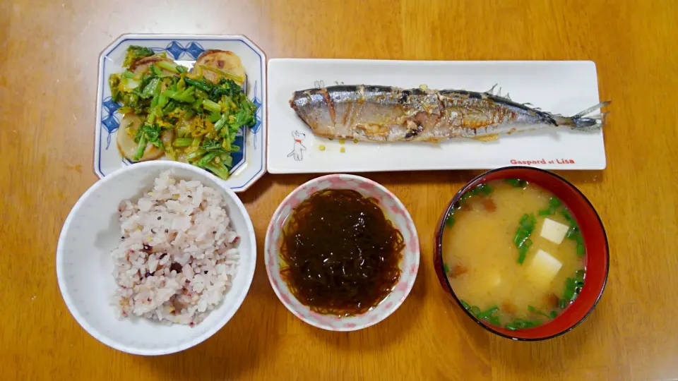 ６月１８日　さんまの塩焼き　かぶのしょうが焼き　もずく　なめこと豆腐とねぎのお味噌汁|いもこ。さん