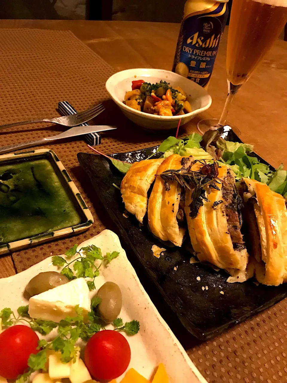 Snapdishの料理写真:豚ロース塊のマッシュルームラグーのパイ包み  カポナータ  チーズ|izunさん