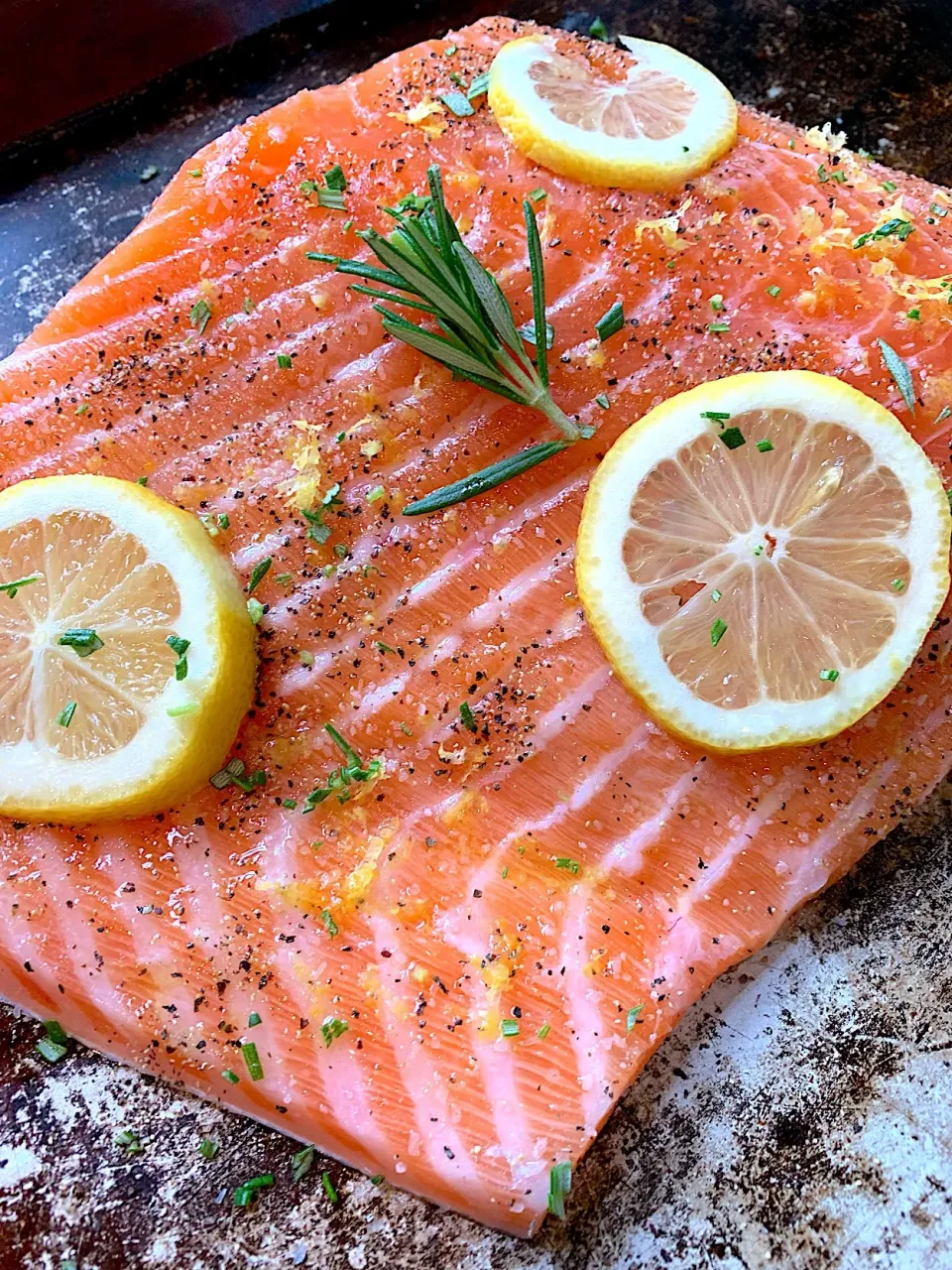 Snapdishの料理写真:Ready to broil this Lemon Rosemary Salmon #lemonrosemarysalmon  #broiledsalmon  #salmon|🌺IAnneさん